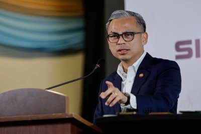 Menteri Komunikasi Fahmi Fadzil merangkap Jurucakap Kerajaan Perpaduan pada sidang media mingguan Kabinet di Kementerian Komunikasi pada Jumaat. Foto Bernama