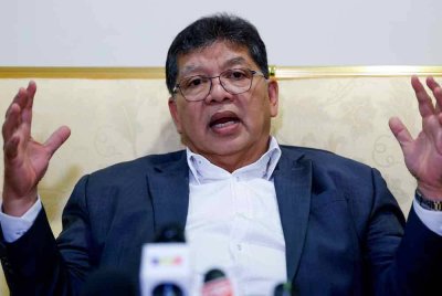 Johari ketika sidang media selepas Program Bual Bicara antara Parlimen Malaysia dengan Kementerian Pendidikan Malaysia di Institut Pendidikan Guru Kampus Bahasa Melayu, Lembah Pantai, pada Jumaat. Foto Bernama