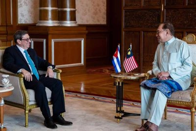 Anwar pada Jumaat mengadakan pertemuan dengan Menteri Luar Cuba Bruno Eduardo Rodriguez Parrilla.