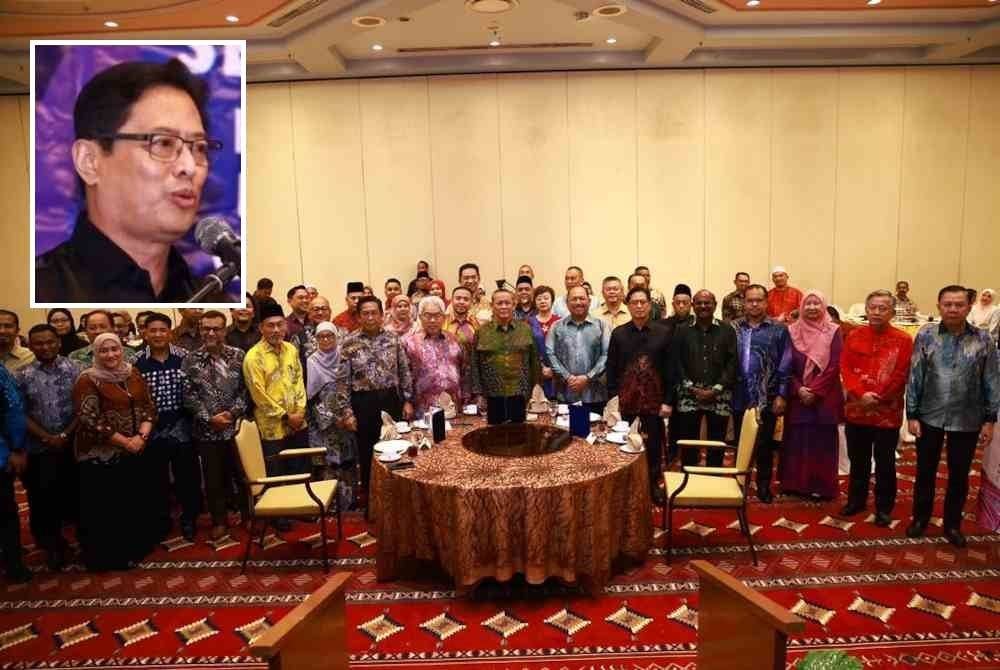 Azam (enam dari kanan) pada sesi libat urus bersama ADUN Negeri Sembilan pada Jumaat. Gambar kecil: Azam