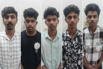 Lima pelajar senior yang ditahan susulan kejadian buli. Foto Sumber daripada NDTV