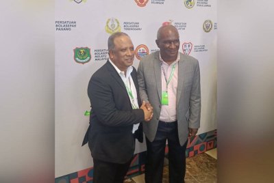 Dollah (kiri) dan Zainal mahu bawa perubahan dalam sukan bola sepak.