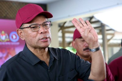 Datuk Seri Saifuddin Nasution pada sidang media selepas merasmikan Program AADK bersama masyarakat sempena Sambutan Peringatan Hari Anti Dadah 2025 di Kolej Tingkatan 6 Kulim, dekat Padang Serai pada Sabtu. Foto Bernama
