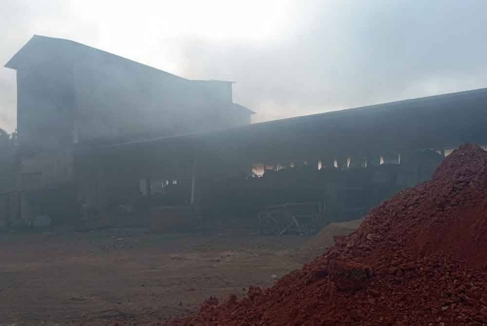 Sebuah story disyaki tempat simpan barang e-waste terbakar dalam kejadian pada Jumaat.