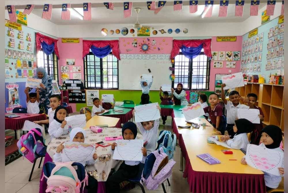 Seramai 17 murid kelihatan ceria selepas mengikuti aktiviti di Tabika Perpaduan Taman Arked.