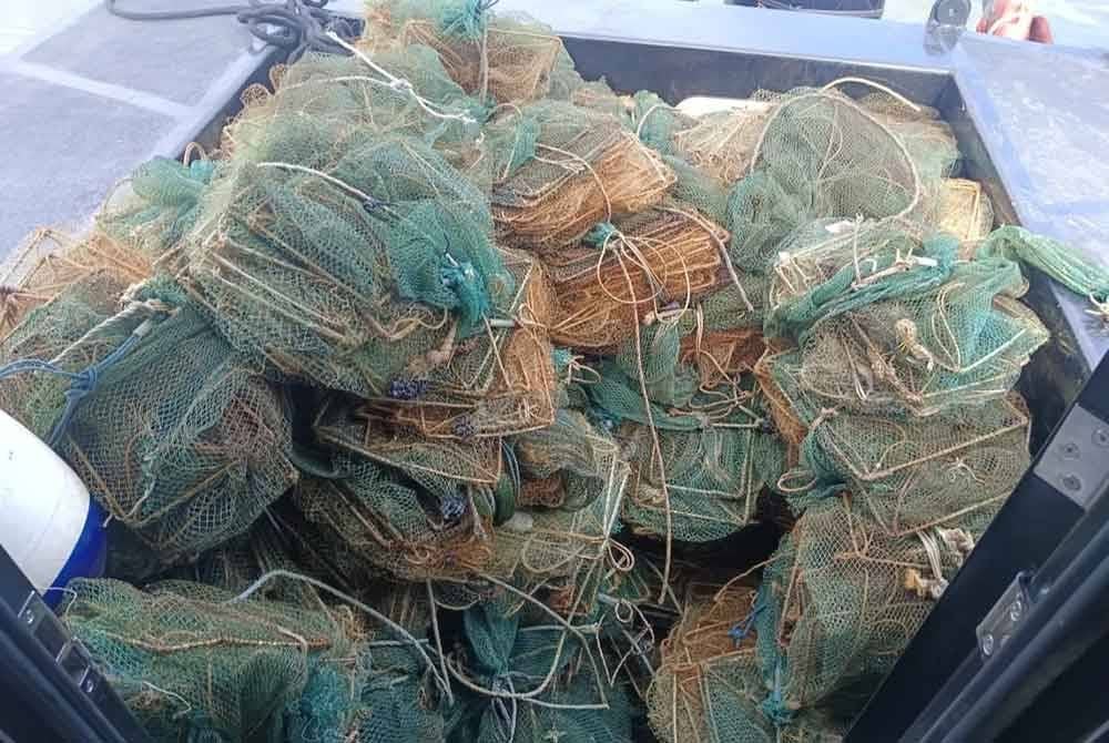 Bubu naga yang dirampas oleh anggota Maritim Malaysia ketika melaksanakan operasi di perairan negara berdekatan Kuala Kedah. Foto: Maritim Malaysia