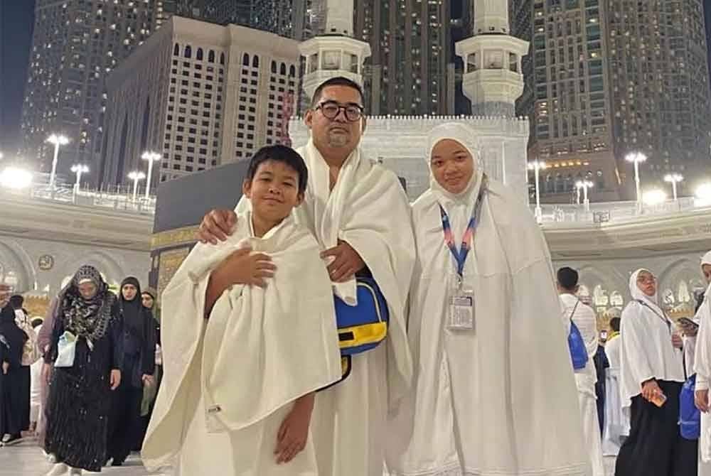 Ahmad Nor Al Faizan bersama dua anak, Nurul Farhana dan Ahmad Faris tiba di tanah suci pada Selasa.