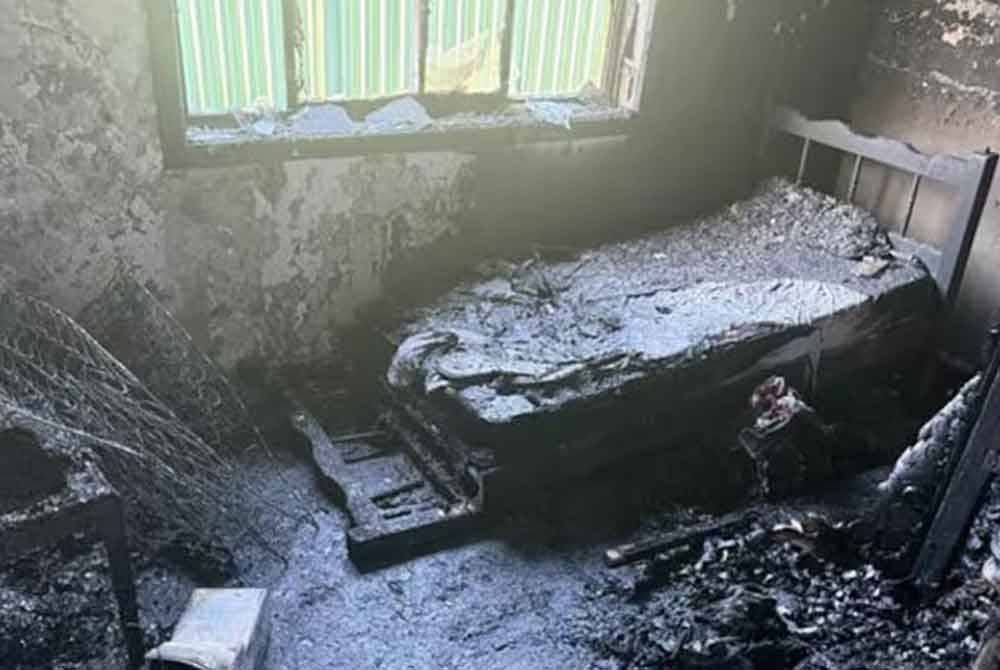 Seorang lelaki maut dalam kebakaran rumah di barat Sydney pada pagi Selasa.