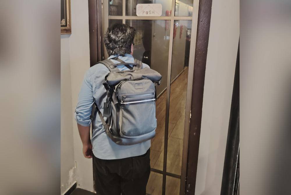 Suspek dipercayai menginap di sebuah hotel di Pulau Ketam, Klang sebelum maut berbalas tembakan dengan polis pada Selasa.