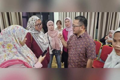 Jasnih ketika mendengar luahan golongan belia di kawasan DUN Pantai Dalit.