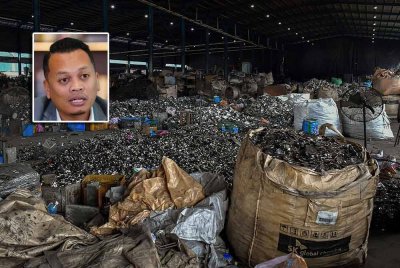Sebuah kilang disyaki memproses sisa e-waste secara haram yang diserbu pada operasi bersepadu di kawasan Kampung Teluk Mengkuang. Foto Bernama (Gambar kecil: Nik Nazmi)