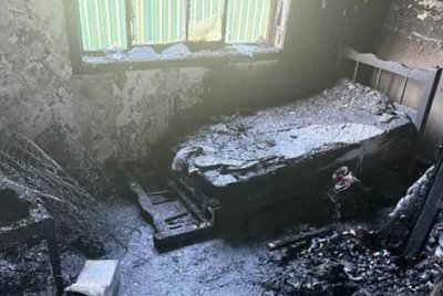 Seorang lelaki maut dalam kebakaran rumah di barat Sydney pada pagi Selasa.