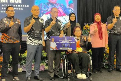 Chi Hui menerima Insentif Para Sukma XXI 2024 Kontinjen Pahang berjumlah RM30,000 disampaikan Wan Rosdy pada majlis penyerahan insentif itu pada Selasa.