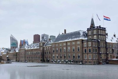 Seorang lelaki Belanda berusia 18 tahun yang menceroboh bangunan Parlimen Belanda minggu lalu dengan bersenjatakan pisau disyaki merancang pembunuhan.