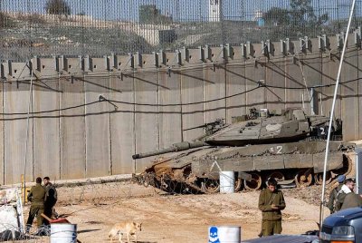 Kereta kebal Merkava milik IDF dikerahkan ke kawasan bersempadan Lubnan.