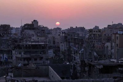 Kementerian Kerja Raya dan Perumahan wilayah itu menganggarkan sebanyak 170,000 rumah telah dimusnahkan, manakala 80,000 lagi tidak selamat untuk didiami. Foto AFP