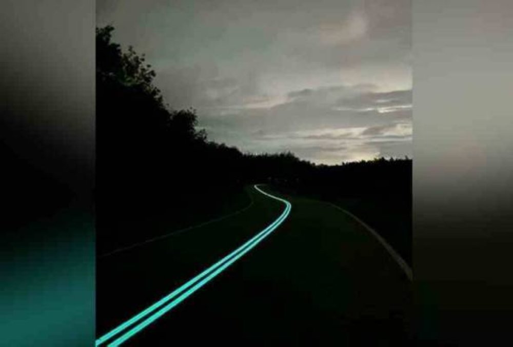 Sebatang jalan raya yang dipasang 'glow in the dark' dan terpanjang di Kedah setakat ini. Gambar hiasan