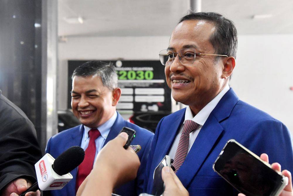 Ahmad Samsuri (kanan) ketika ditemui selepas Majlis Pelancaran Pelan Strategik Pertanian Terengganu 2024-2030 di Wisma Darul Iman pada Rabu.