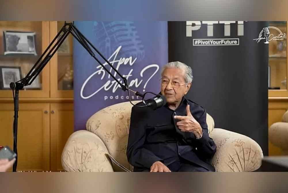 Dr Mahathir dalam podcast Apa Cerita? bertajuk Menyelusuri memori Dr Mahathir dan persahabatan beliau bersama Tun Daim Zainuddin yang dimuat naik di YouTube pada Selasa.