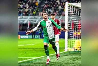 Carranza meledak jaringan penyamaan buat Feyenoord di San Siro. Foto Agensi