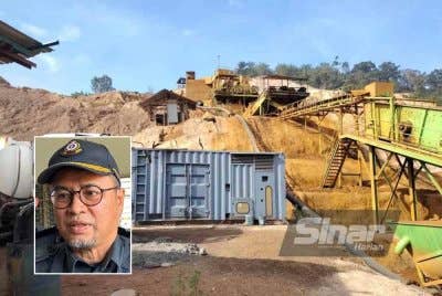 Lori tangki membawa muatan diesel di tapak perlombongan bijih besi tidak berlesen di Kuala Krai. Foto Ihsan KPDN, gambar kecil: Azman