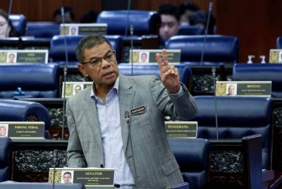 Saifuddin memberi penerangan berkaitan Akta Kesalahan Keselamatan (Langkah-Langkah Khas) 2012 (SOSMA) pada Mesyuarat Pertama Penggal Keempat Parlimen ke-15 di Dewan Rakyat pada Rabu. Foto Bernama