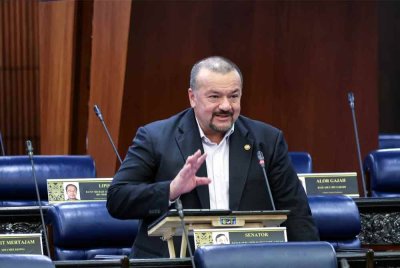 Menteri Kewangan ll, Senator Datuk Seri Amir Hamzah Azizan hadir pada sesi penggulungan titah Diraja ketika Mesyuarat Pertama Penggal Keempat Parlimen ke-15 di Dewan Rakyat pada Rabu. Foto Bernama