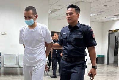 Hafizul Hawari, 38, mengaku bersalah di Mahkamah Sesyen Kota Bahru pada Rabu atas tujuh pertuduhan termasuk memiliki senjata api pada 14 April tahun lepas. Gambar fail 