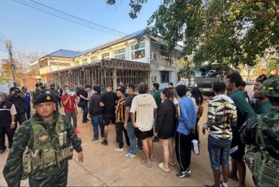 Kedutaan Malaysia memohon kepada pihak berkuasa Thailand supaya kesemua mangsa dibenarkan tinggal sementara di Kem Tentera Fort Vachiraprakan sebelum dihantar pulang. Foto Royal Thai Army