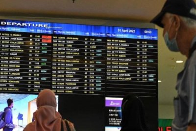 Penumpang syarikat penerbangan mempunyai pilihan untuk mendapatkan kembali bayaran tiket mereka sekiranya penerbangan mereka terlewat lebih lima jam. Gambar hiasan Bernama