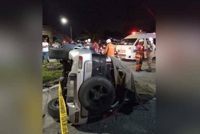 Keadaan di lokasi kemalangan membabitkan dua kenderaan. Foto JBPM NS