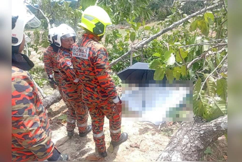 Mangsa mengalami kecederaan serius di bahagian kepala dan disahkan meninggal dunia oleh pegawai perubatan KKM. Foto BOMBA