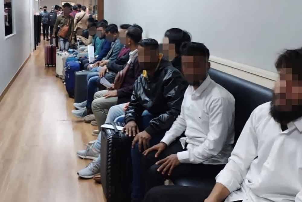 APKS KLIA menggagalkan cubaan masuk 68 warga asing melalui KLIA, Sepang pada Rabu.