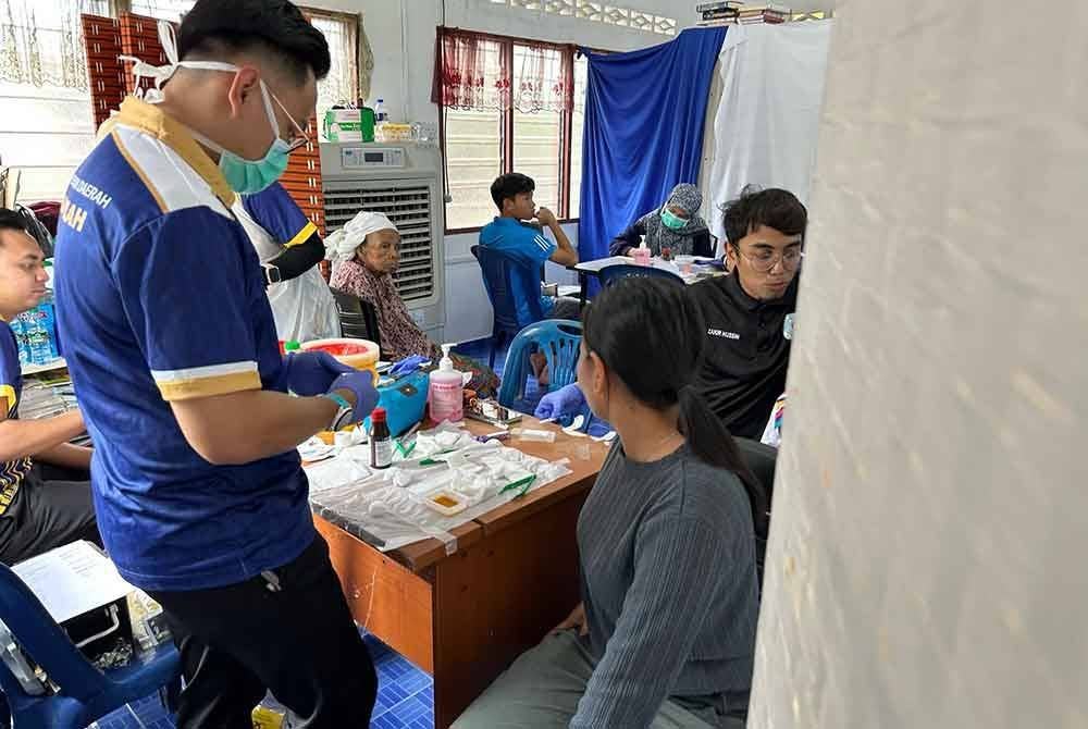 KKM sedang menjalankan saringan ke atas penduduk kampung terlibat.