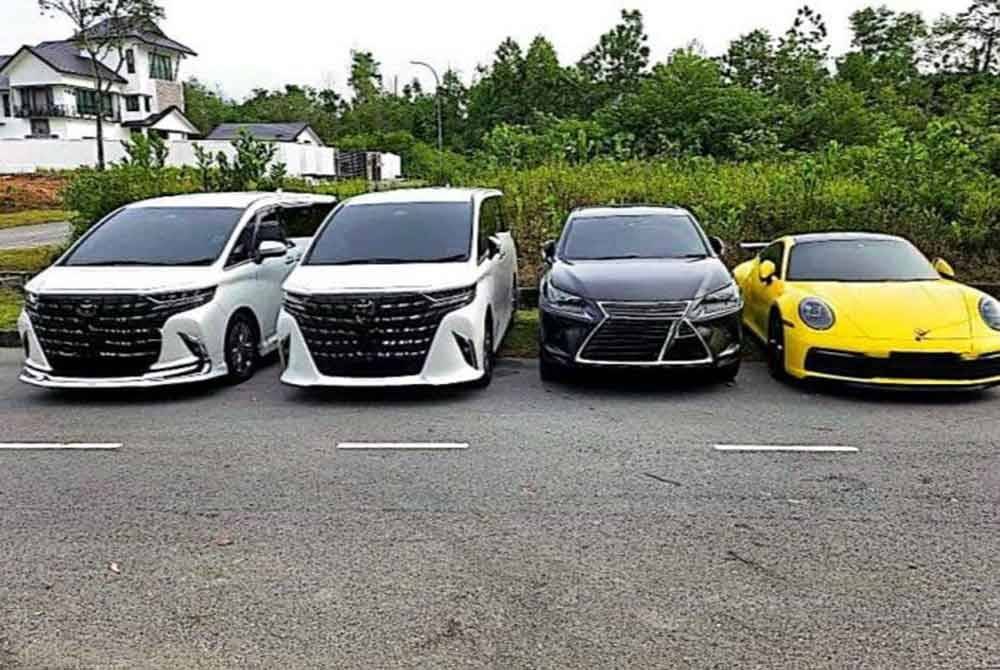 Antara kenderaan yang disita dalam serbuan terbabit - Foto PDRM