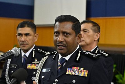 Hussein dalam sidang akhbar di IPK Selangor pada Khamis.