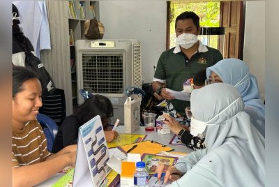 Pemeriksaan dan saringan kusta yang dilakukan di KOA Chergun dan Guntur, Kuala Pilah. FOTO: IHSAN JAKOA