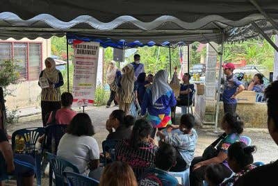 KKM sedang menjalankan saringan ke atas penduduk kampung terlibat.