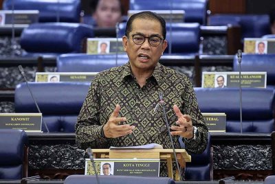 Mohamed Khaled Nordin ketika sesi penggulungan titah Diraja ketika Mesyuarat Pertama Penggal Keempat Parlimen ke-15 di Dewan Rakyat hari ini. - Foto: Bernama