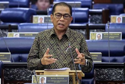 Khaled ketika sesi penggulungan titah Diraja ketika Mesyuarat Pertama Penggal Keempat Parlimen ke-15 di Dewan Rakyat hari ini. Foto Bernama