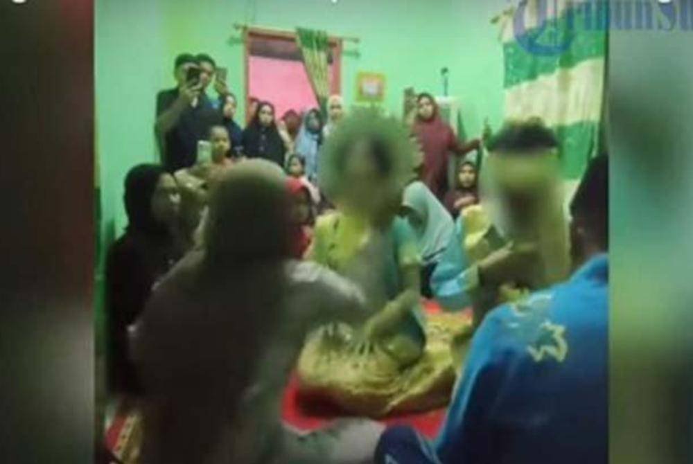 Insiden seorang wanita dia ditampar oleh ibu mentuanya ketika memohon restu pada hari pernikahannya di Sulawesi Selatan - Foto: Agensi