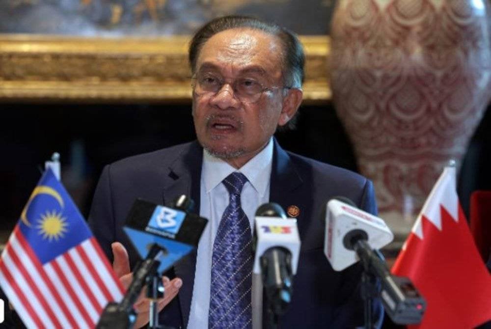 Anwar ketika lawatan rasmi ke Bahrain atas jemputan Putera Mahkota dan Perdana Menteri Bahrain, Salman Hamad Al Khalifa. Foto Bernama