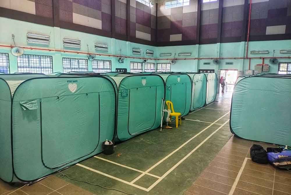 Mangsa ditempatkan buat sementara waktu di Dewan Seri Gading.