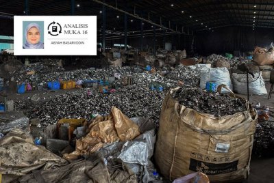 Polis menyerbu sebuah kilang disyaki memproses sisa e-waste secara haram pada operasi bersepadu di sebuah kilang logam di kawasan Kampung Teluk Mengkuang, Klang baru-baru ini.