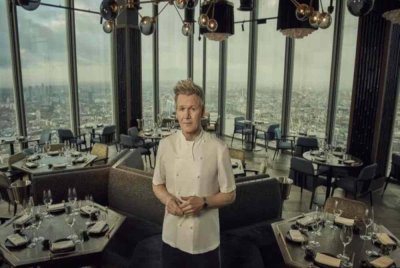 Gordon Ramsay mendedahkan ratusan patung kecil kucing bertuah dicuri dari restoran baharunya di London.