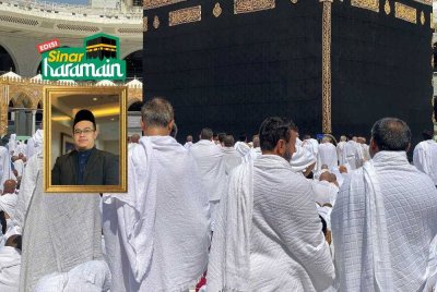 HUKUM mengerjakan umrah adalah wajib sekali seumur hidup menurut Mazhab Syafie. Foto CANVA/Gambar kecil: DR SYED MOHD JEFFRI