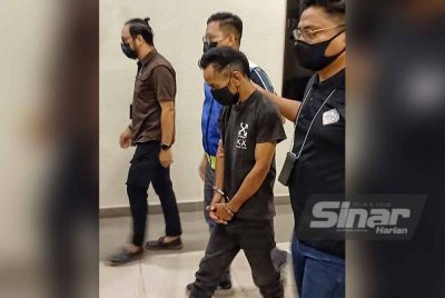 Seorang pekerja binaan warga Indonesia dijatuhi hukuman penjara 18 bulan selepas mengaku bersalah di Mahkamah Majistret Kuantan pada Jumaat atas pertuduhan memiliki kad pengenalan mengandungi maklumat palsu.