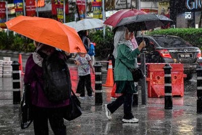 Ribut petir, hujan lebat dan angin kencang dijangka melanda semua negeri kecuali Perlis, Melaka dan Labuan hingga 6 petang Jumaat. Foto Bernama