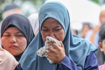 Nuraini Mohamad Isa, 37, yang ditemui pada pengebumian jenazah anaknya Allahyarham Mohammad Fahmi Hafiz Mohammad Fakhruddin di Tanah Perkuburan Islam Kampung Permatang Binjai pada Jumaat. Foto Bernama