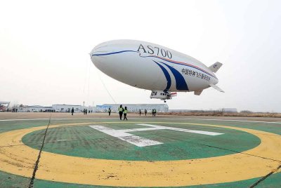 Kapal udara elektrik berawak AS700D China dilihat sebelum penerbangan sulungnya di Jingmen, Wilayah Hubei, China Tengah pada 21 Februari 2025. Foto Xinhua
